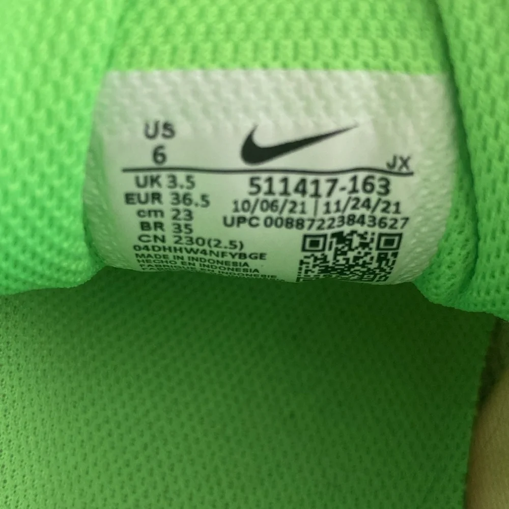 NIKE AIR white & neon shoes - Picture 6 of 7